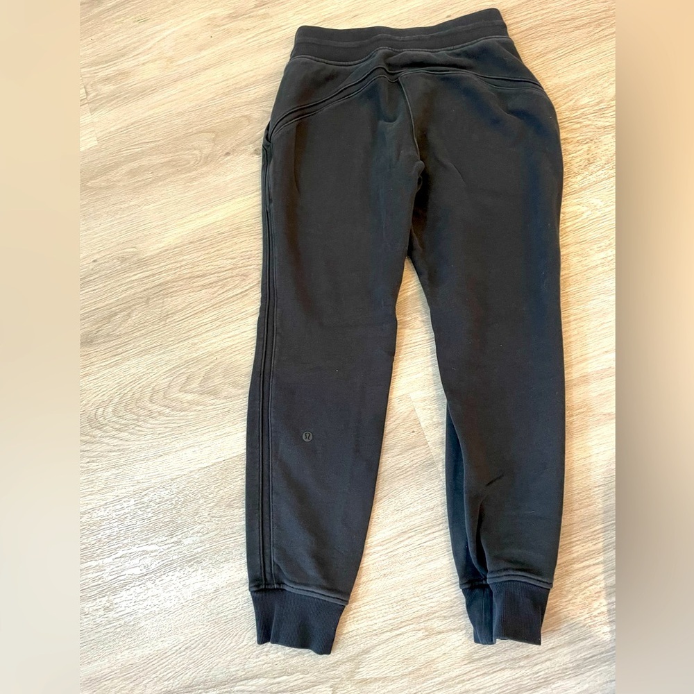 Lululemon Warm Down Jogger II Black (First Release). Size 4 - Picture 3 of 11